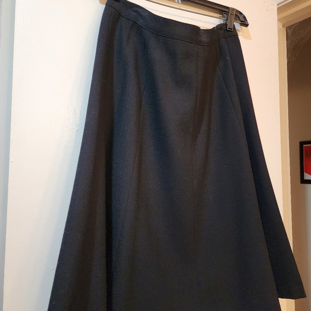 Ladies Black Swirl Skirt Size 12